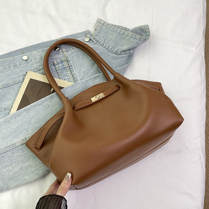 Stylish and trendy large-capacity women's shoulder bag
