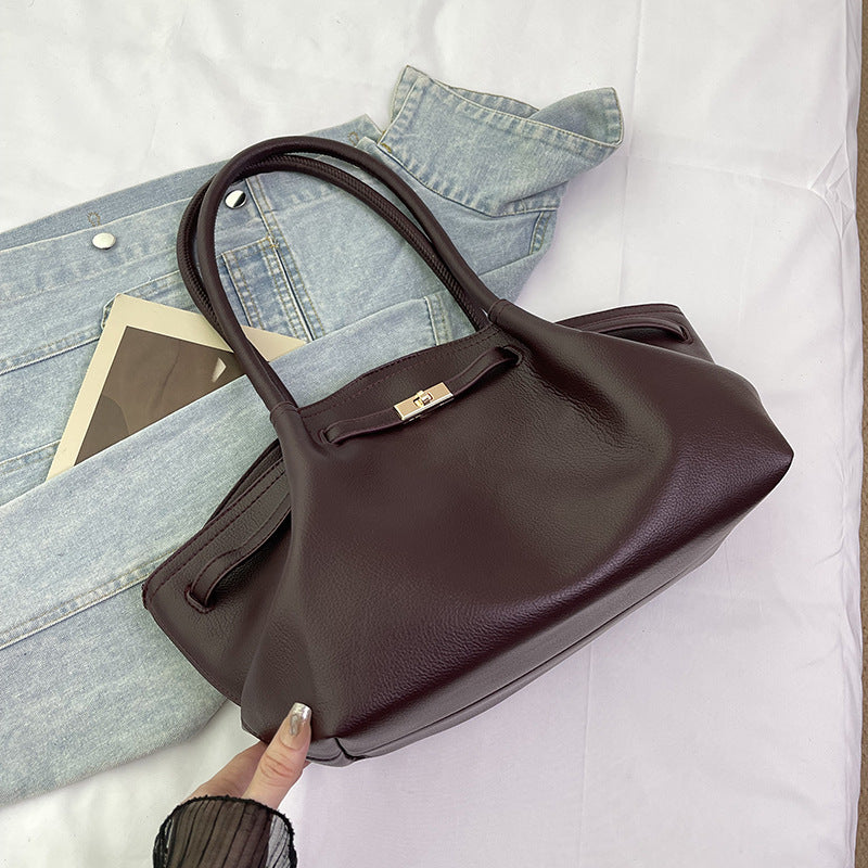 Stylish and trendy large-capacity women's shoulder bag