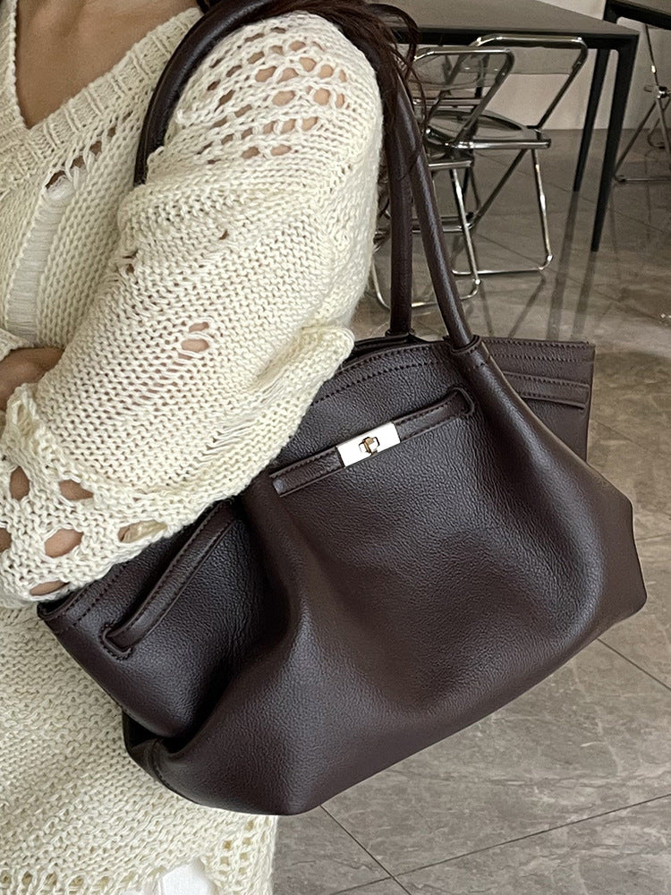 Stylish and trendy large-capacity women's shoulder bag