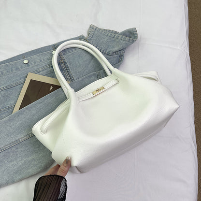 Stylish and trendy large-capacity women's shoulder bag