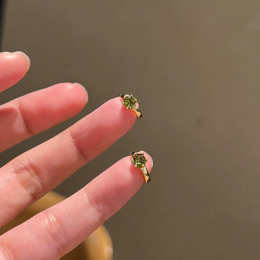 Stylish commuting style earrings