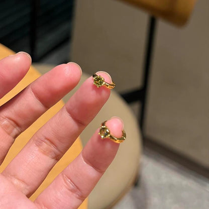 Stylish commuting style earrings