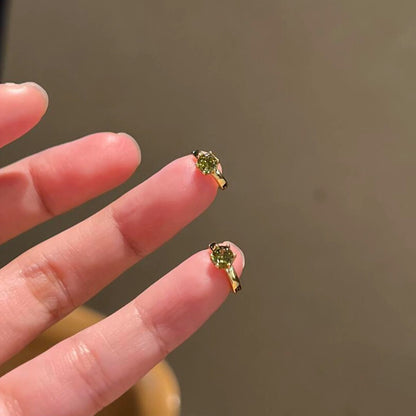 Stylish commuting style earrings