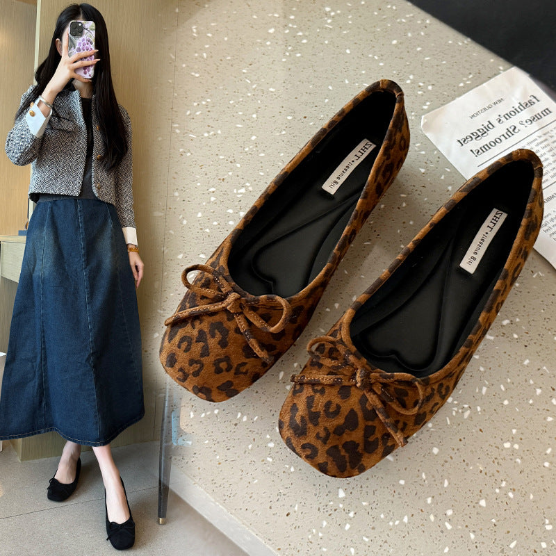 Suede flat shoes