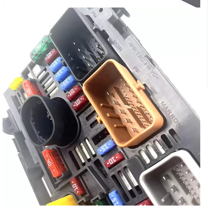 Suitable for Peugeot 307 408 9809742880 9666700480 fuse box battery manager
