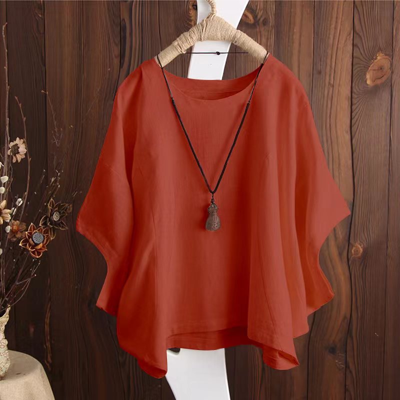 Summer top with round neck and pullover style