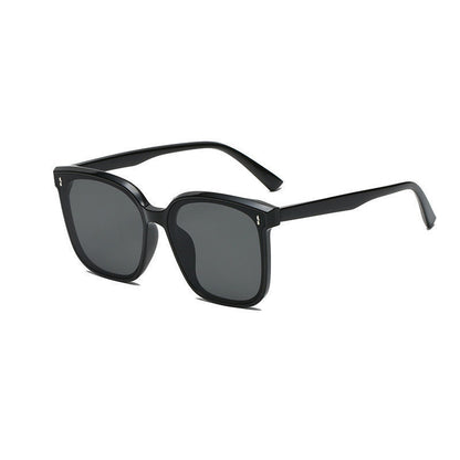 Sunscreen sunglasses with metal rivets