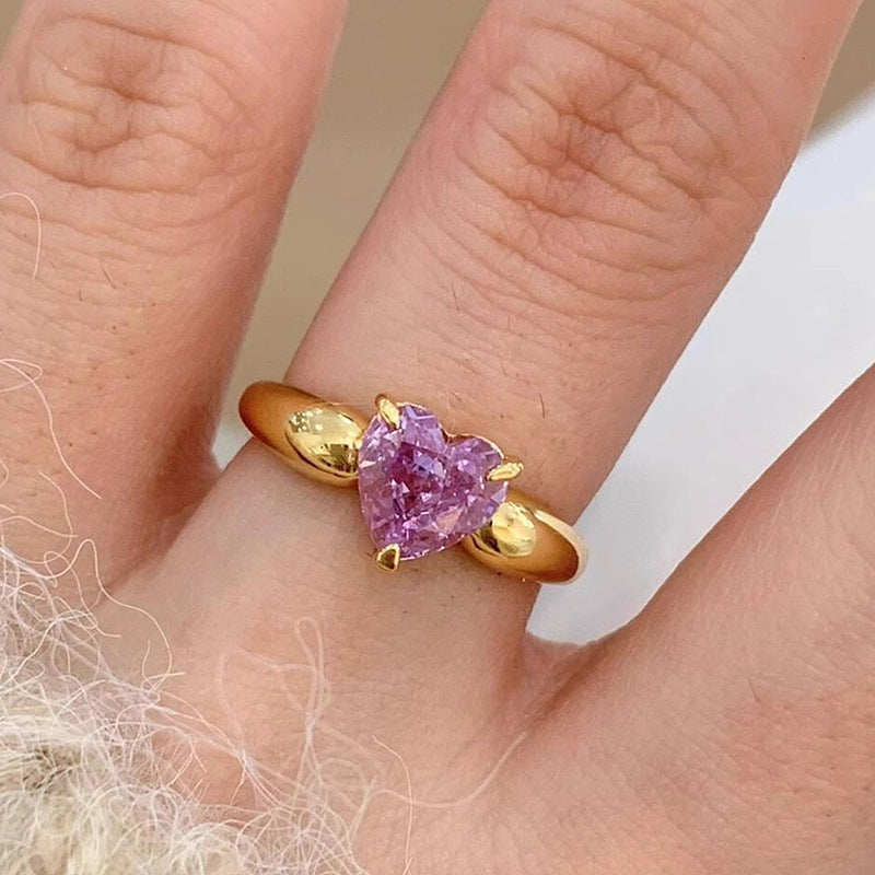 Super dazzling and exquisite heart-shaped ring
