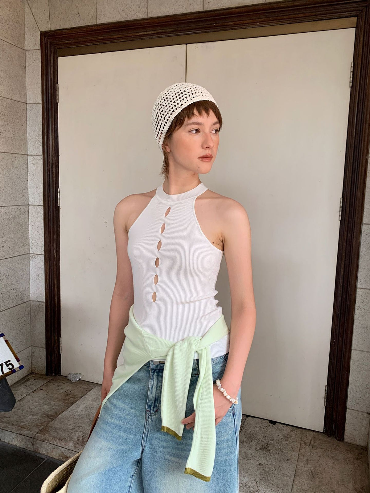 Sweet and cool cut-out stand-up collar vest