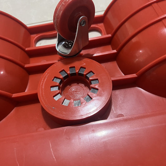 Swivel caster kneeling pad