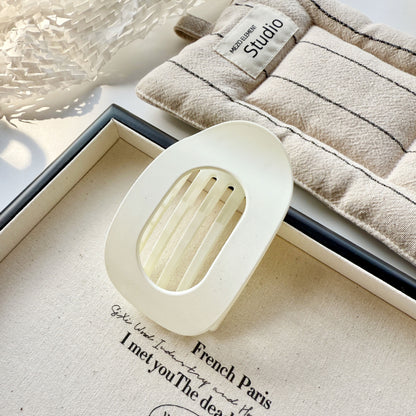 Tapered flat oyster duckbill clipper