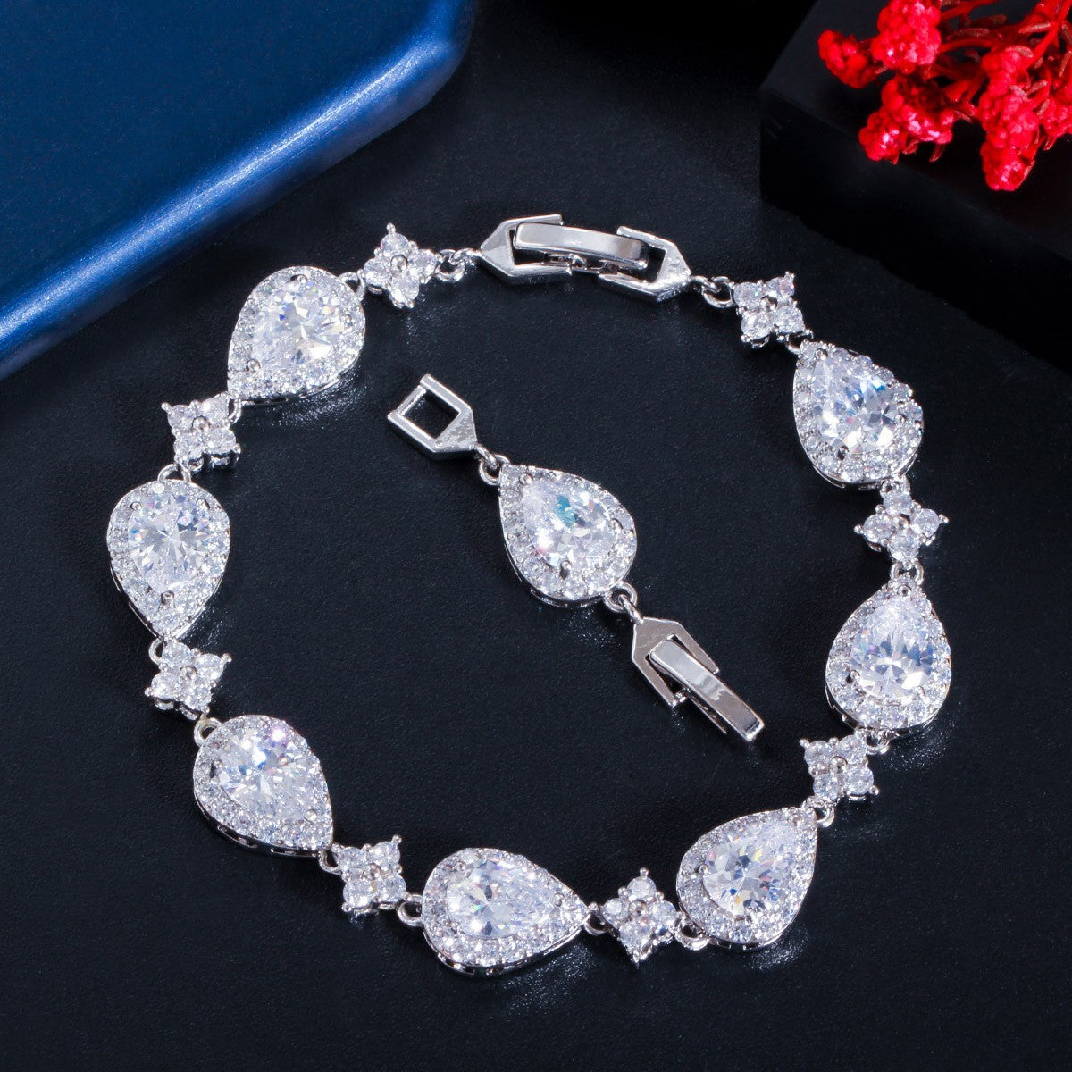 Teardrop Geometric Zircon Bracelet