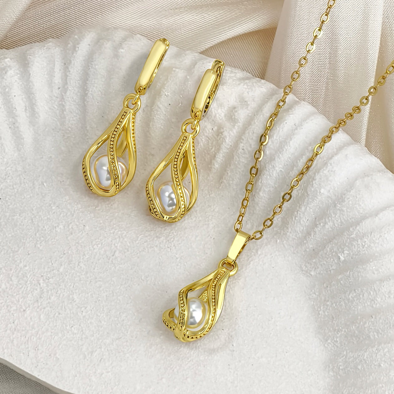 Teardrop Pearl Earrings and Necklace Set