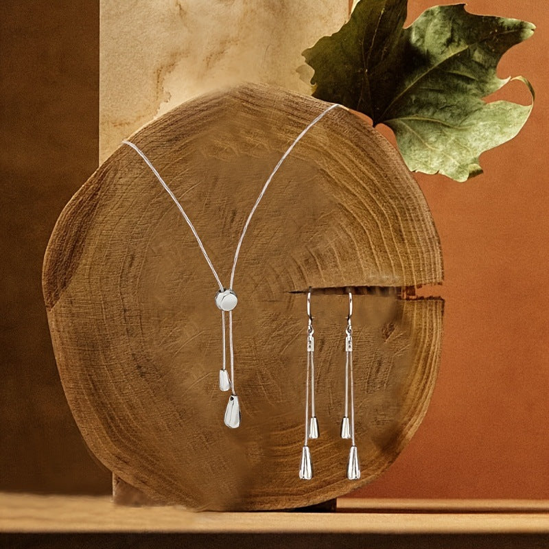 Teardrop-shaped pendant