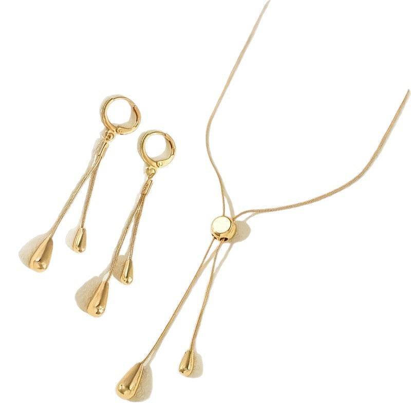 Teardrop-shaped pendant