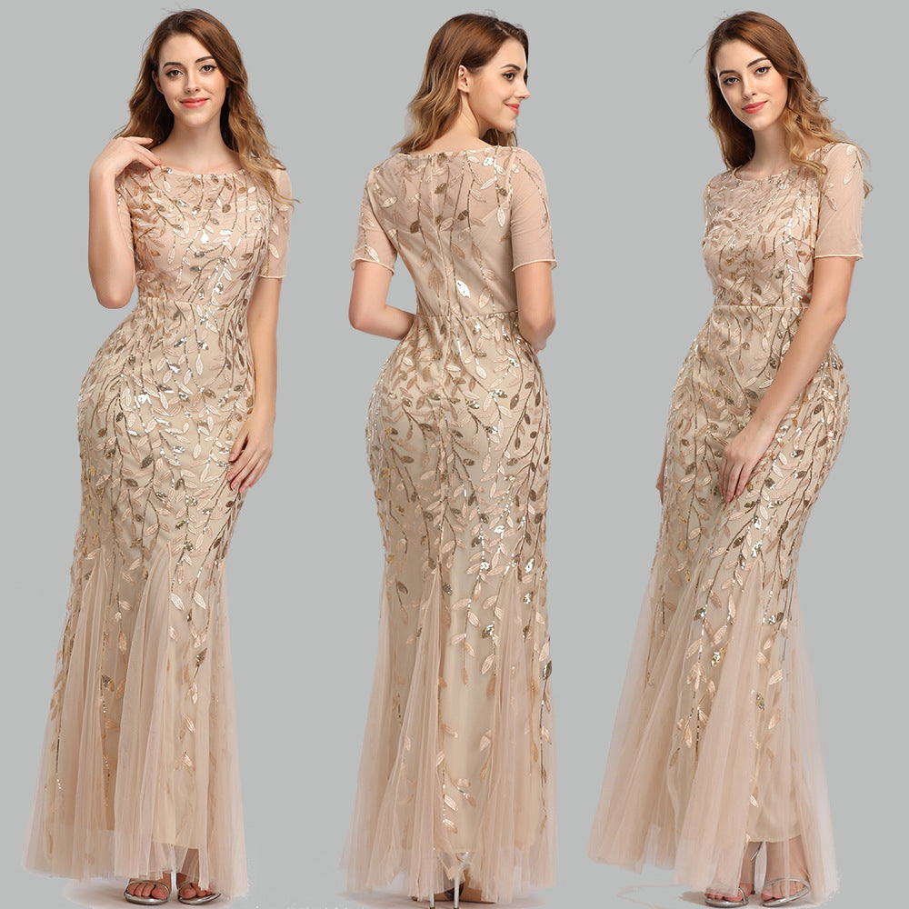 The banquet host wore a European and American fitted evening dress