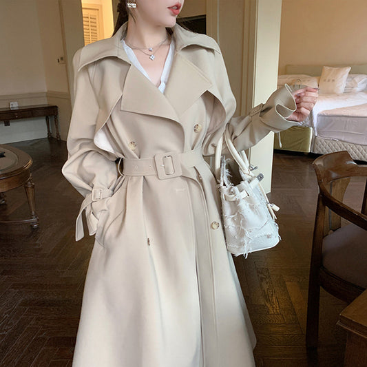The British overcame the khaki trench coat girl