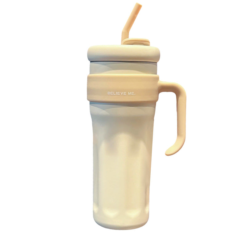 The giant insulated cup is a large-capacity water cup