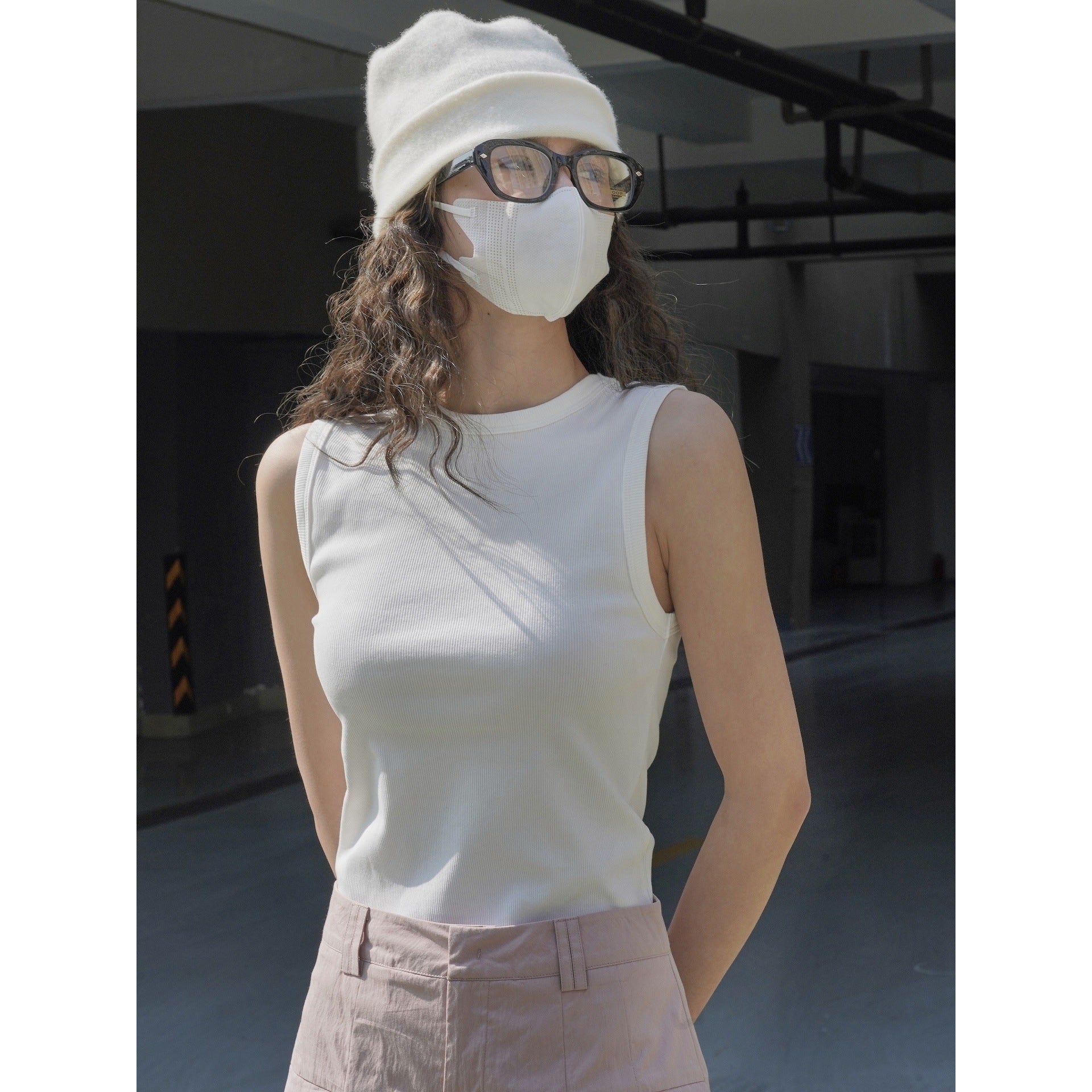 The I-shaped vest is slimming and shaping