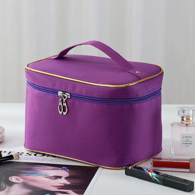 The large-capacity makeup bag is extremely popular and portable