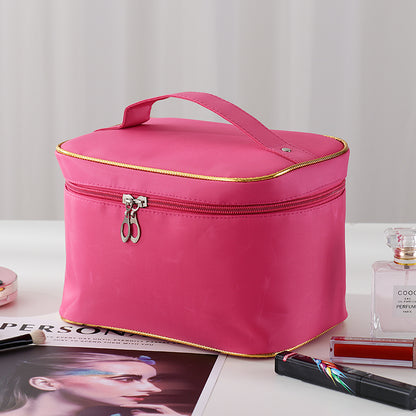 The large-capacity makeup bag is extremely popular and portable