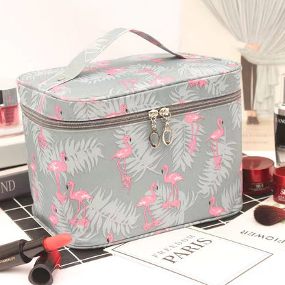 The large-capacity makeup bag is extremely popular and portable