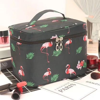 The large-capacity makeup bag is extremely popular and portable