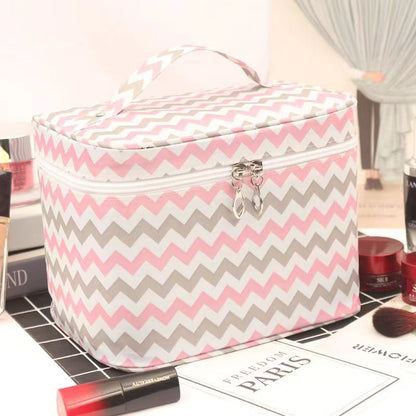The large-capacity makeup bag is extremely popular and portable