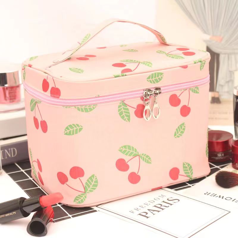 The large-capacity makeup bag is extremely popular and portable