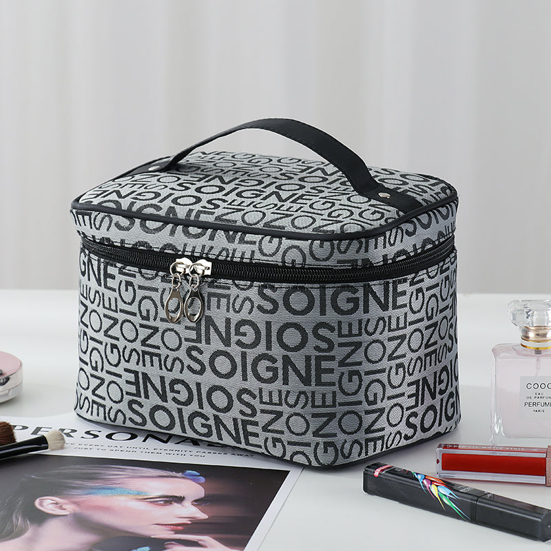 The large-capacity makeup bag is extremely popular and portable