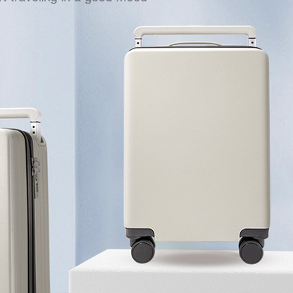 The luggage for female students is sturdy and durable for boarding