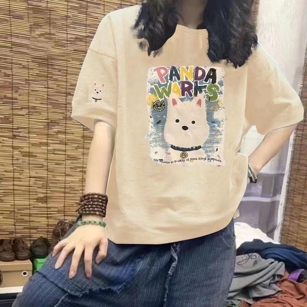 The pure cotton women's T-shirt is loose and slimming