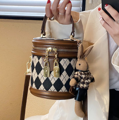 The small bag is a niche crossbody bag for women