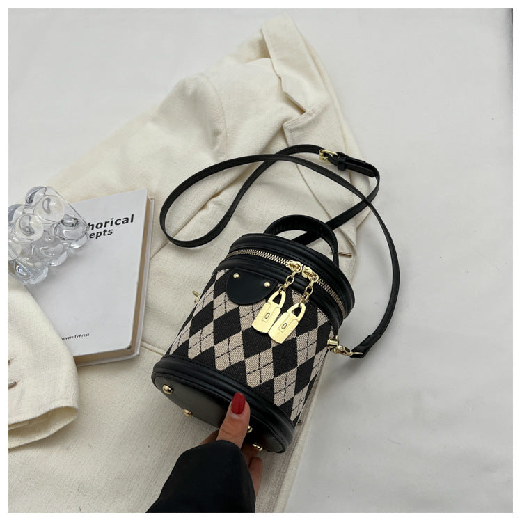 The small bag is a niche crossbody bag for women