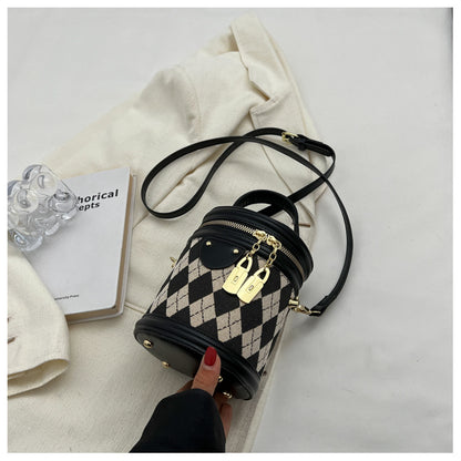 The small bag is a niche crossbody bag for women