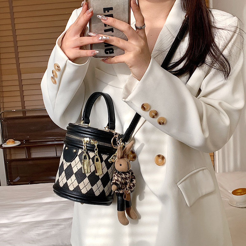 The small bag is a niche crossbody bag for women