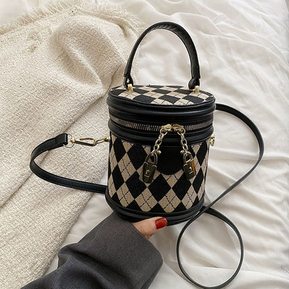 The small bag is a niche crossbody bag for women