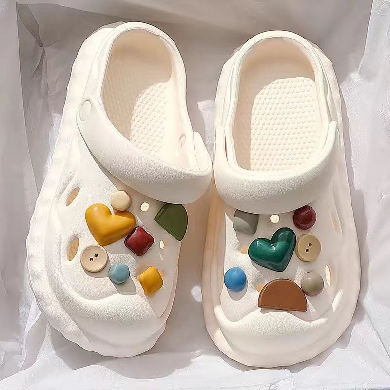 Thick-soled clogs can be worn outside