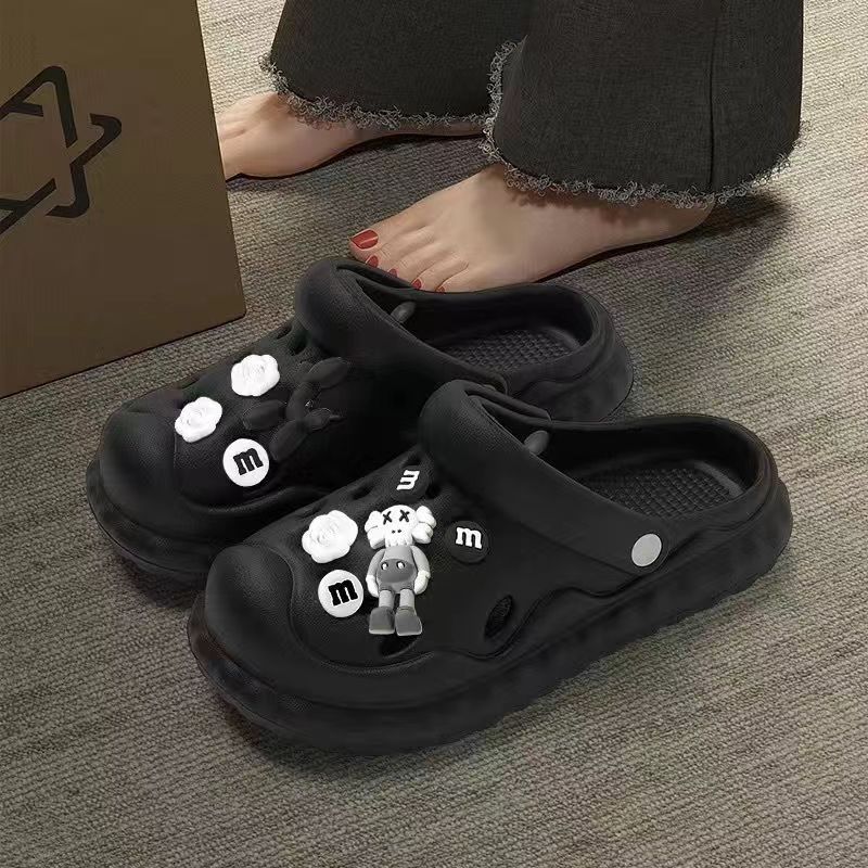 Thick-soled clogs can be worn outside