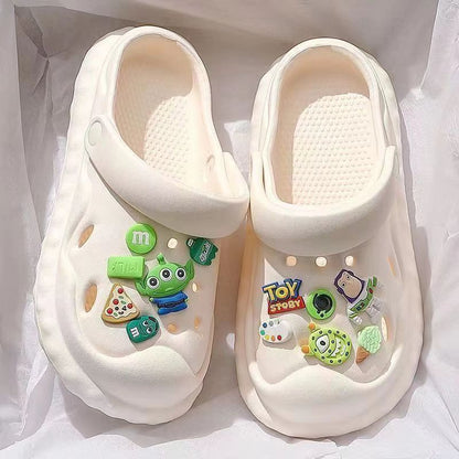 Thick-soled clogs can be worn outside