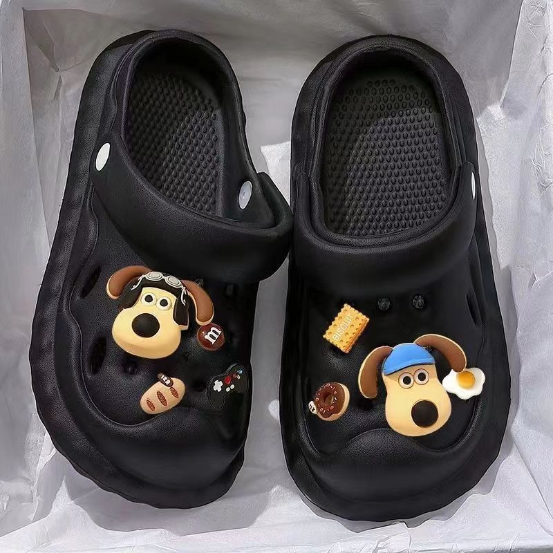 Thick-soled clogs can be worn outside