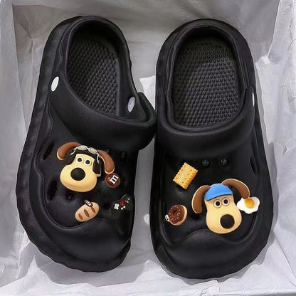 Thick-soled clogs can be worn outside