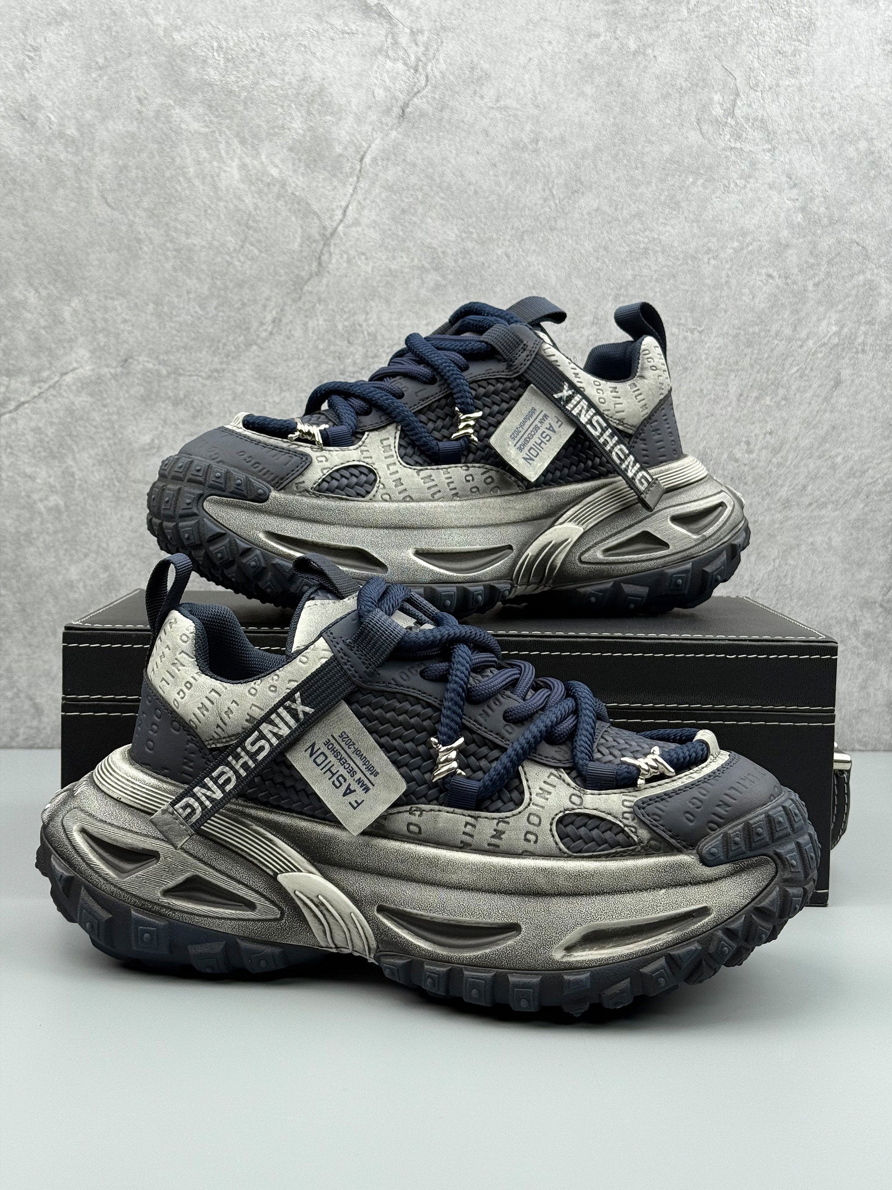 Thick-soled height-increasing sneakers