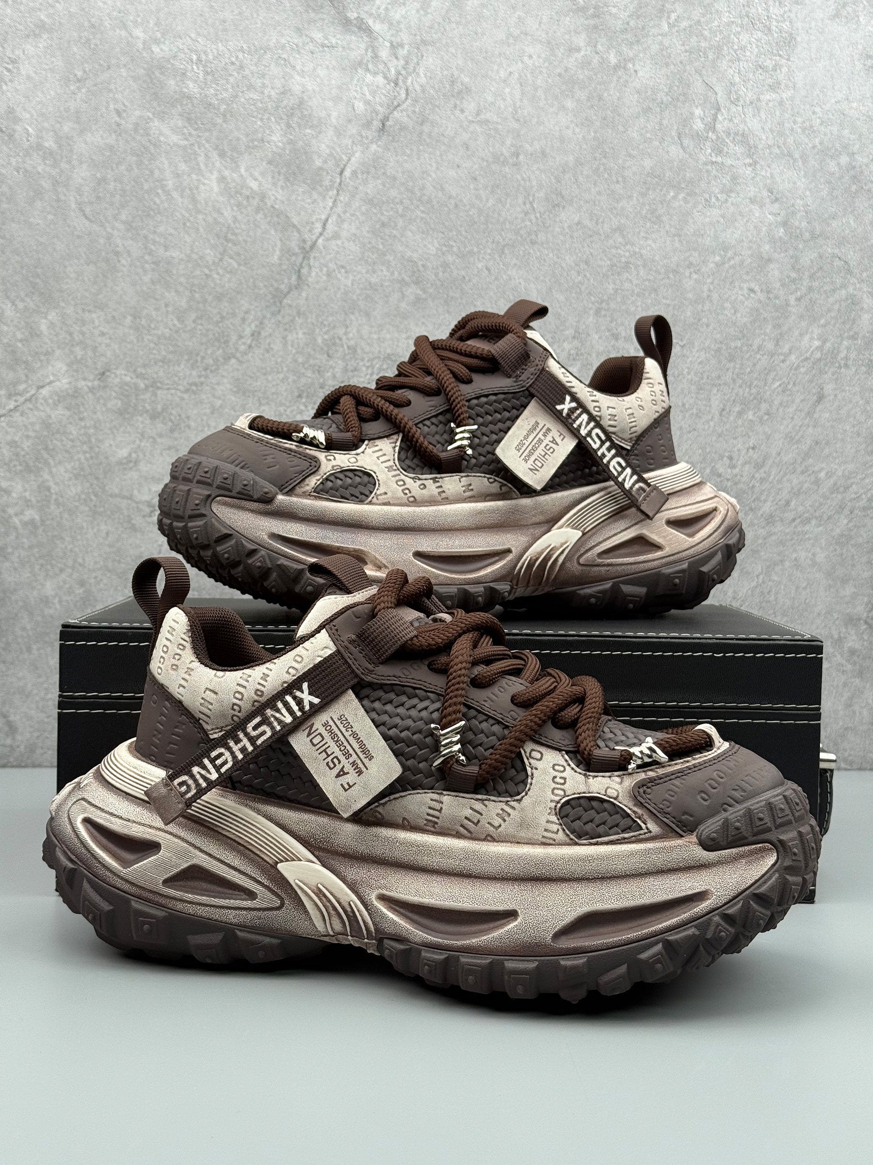 Thick-soled height-increasing sneakers