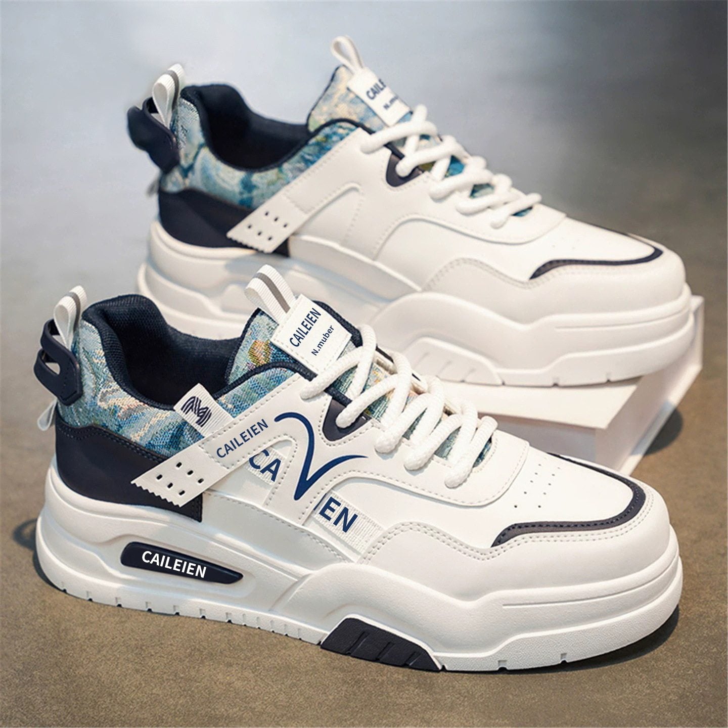 Thick-soled small white shoes