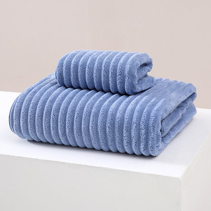 Thickened non-shedding bath towel and beach towel