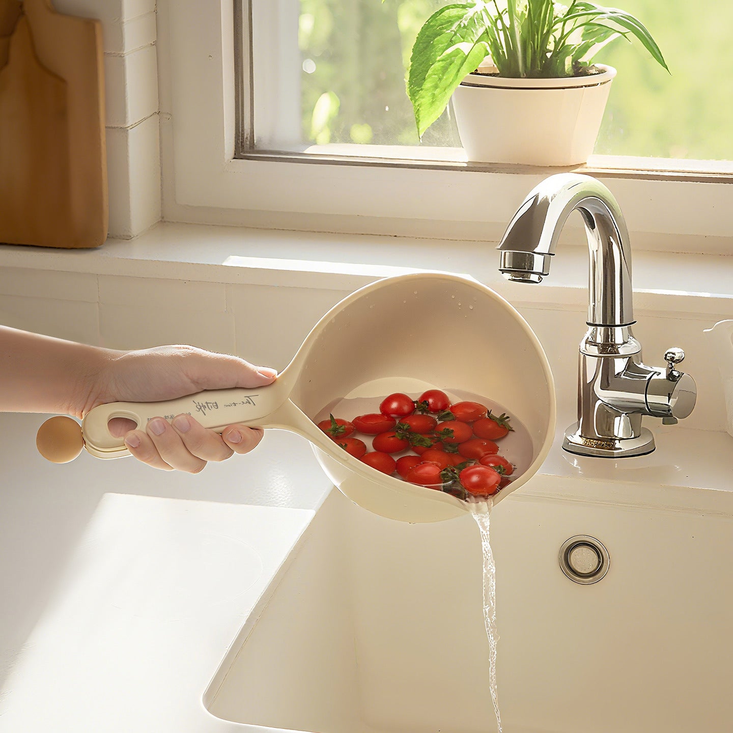 Thickened Water Ladle for Kitchen and Home Use