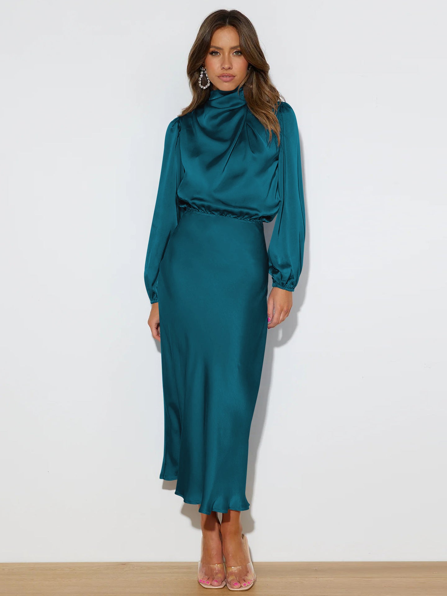 This high-end satin long-sleeved loose dress is an elegant and refined evening dress for women