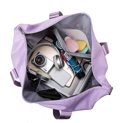 This travel bag has a large capacity and a super large handle