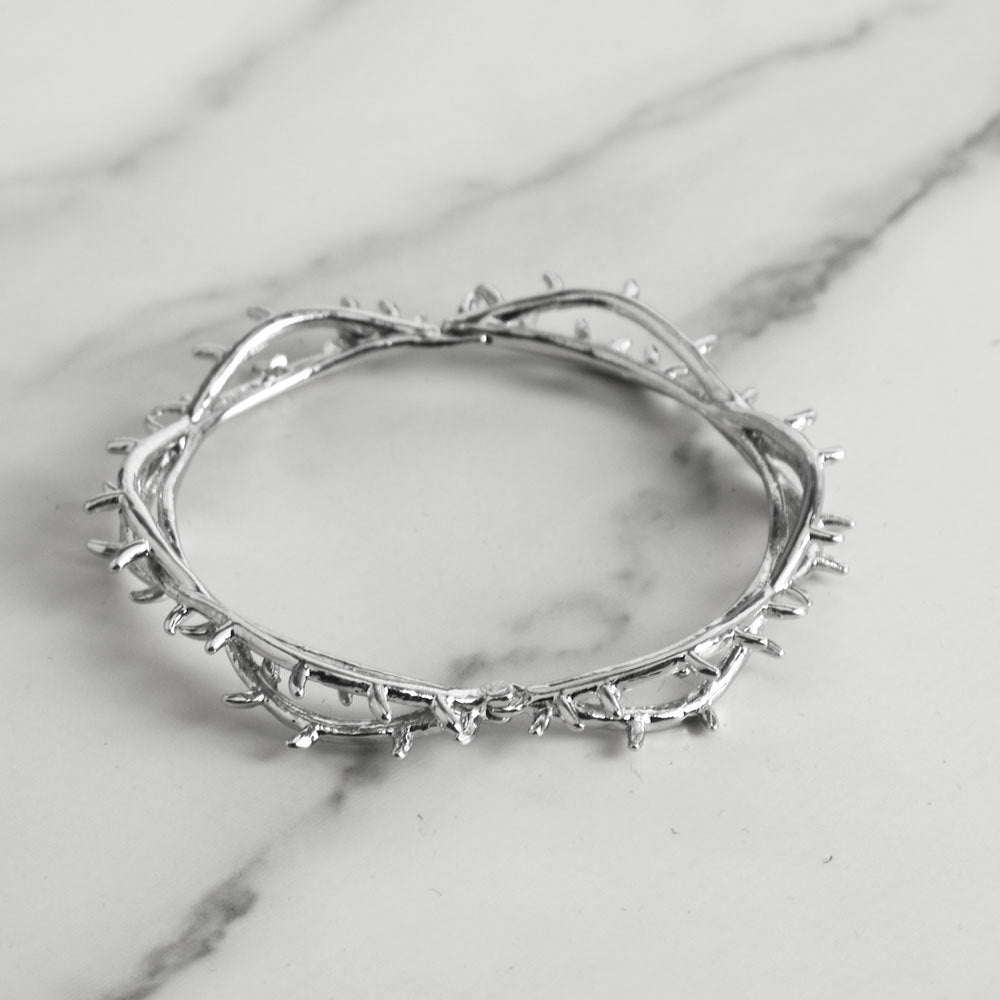 Thorn patterned bracelet